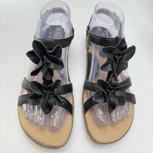 B.O.C. Børn Strappy Sandals Black Leather Flowers Flat Heel Sz 7/38 Preppy Boho